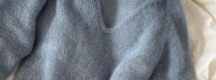 sininen-neulepaita-petiteknit-ohjeella-taito-kurssilla