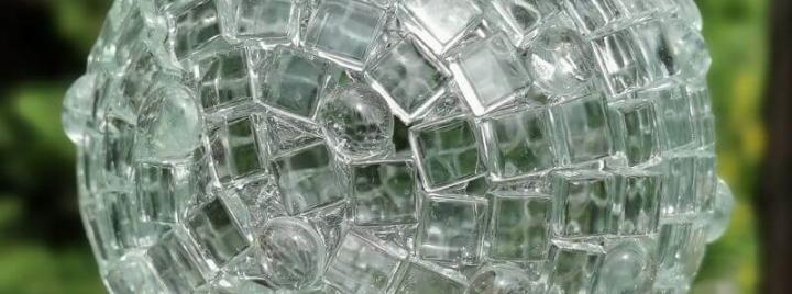 kirkas mosaiikkipallo